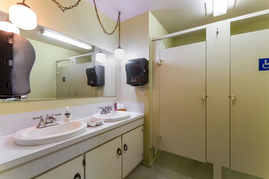 More Photos Of 33860 Pine st, Abbotsford Flex For Sale
