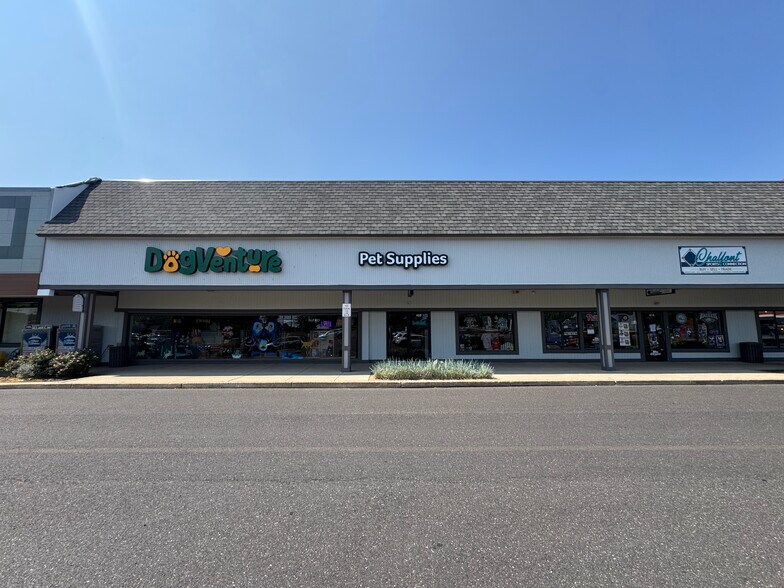More Photos Of 426 Town Ctr, New Britain Unknown For Lease