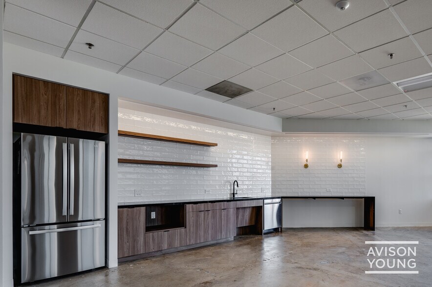 More Photos Of 3800 Maple Ave, Dallas Office For Lease