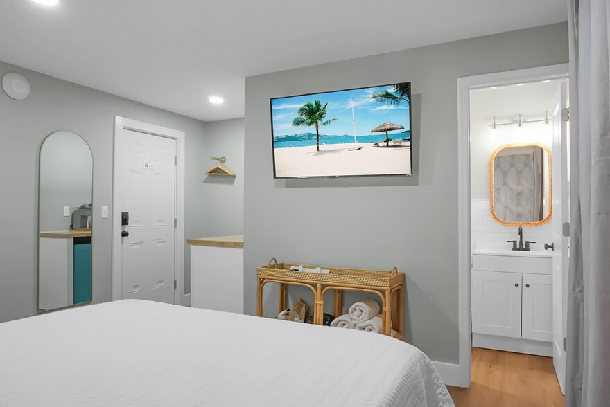 More Photos Of 213 Raleigh Ave, Carolina Beach Hotel For Sale