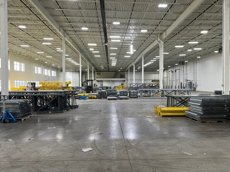 More Photos Of 3801 Thurston Ave NW, Anoka Service For Lease