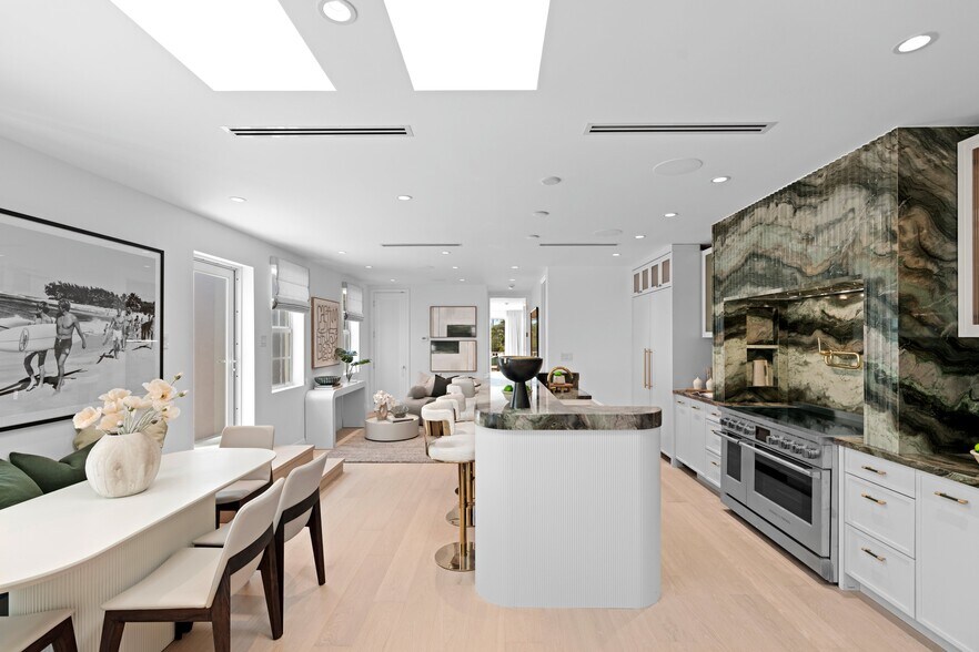 More Photos Of 255 Royal Poinciana Way, Palm Beach Storefront Retail Residential For Sale