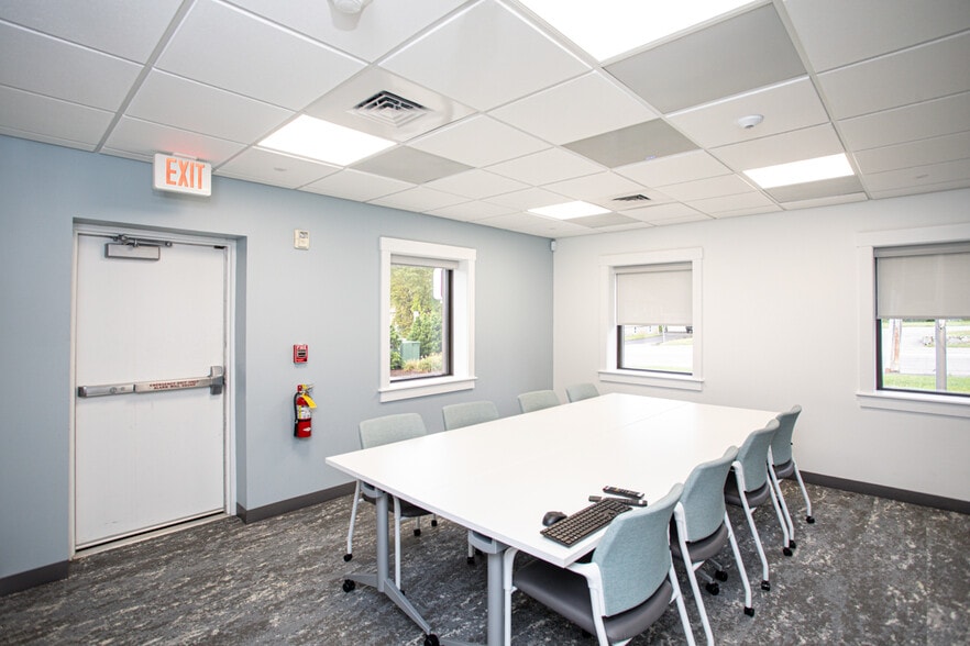 More Photos Of 54 County St, Somerset Bank For Lease