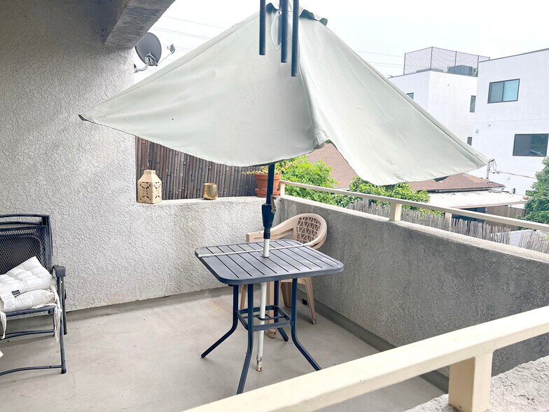 More Photos Of 6501 Woodley Ave, Lake Balboa Apartments For Sale