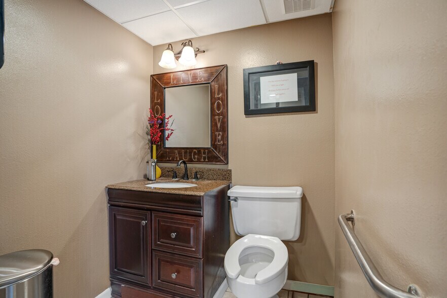 More Photos Of 2831 Ringling Blvd, Sarasota Office For Sale