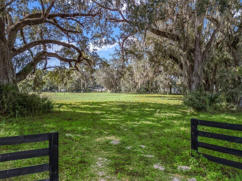 Primary Photo Of West County Road 476, Bushnell Land For Sale