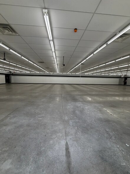 More Photos Of 8715 3rd Street Rd, Louisville Freestanding For Lease
