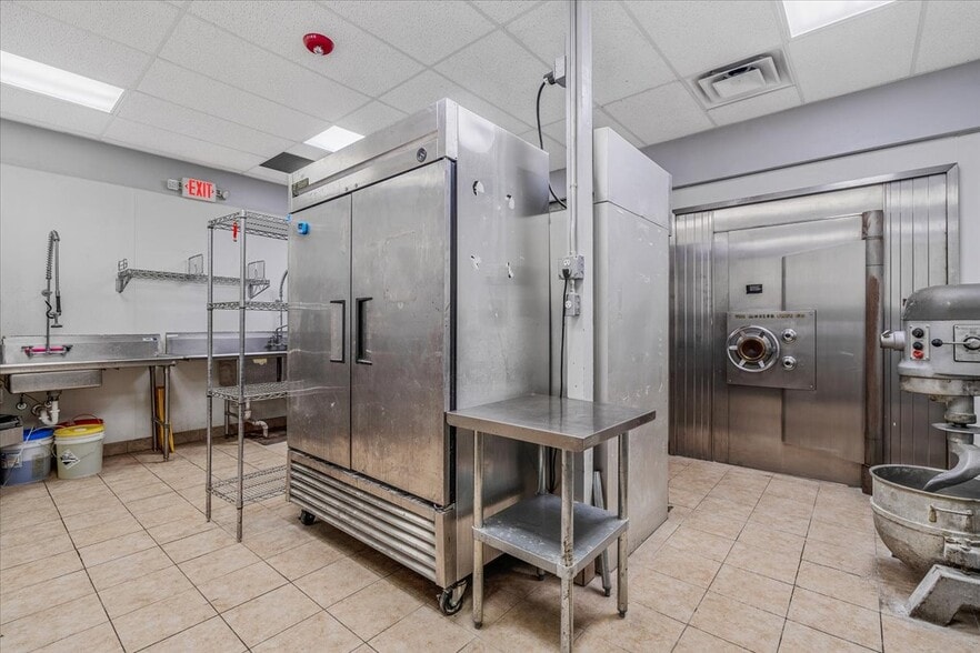 More Photos Of 3404 Main St, Homestead Storefront For Sale