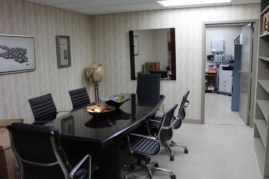 More Photos Of 215 Brooke Ave, Norfolk Office Residential For Sale