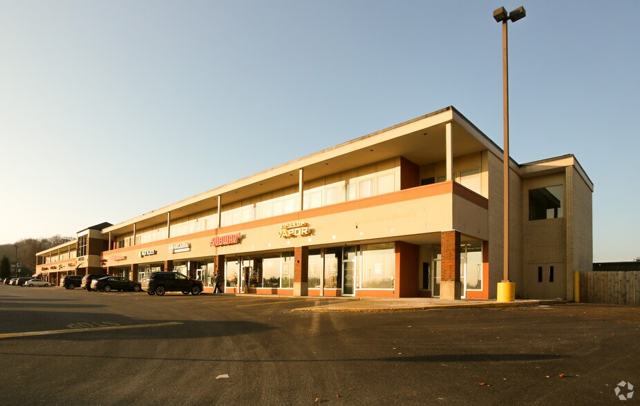 More Photos Of 2755 W Market St, Fairlawn Unknown For Lease