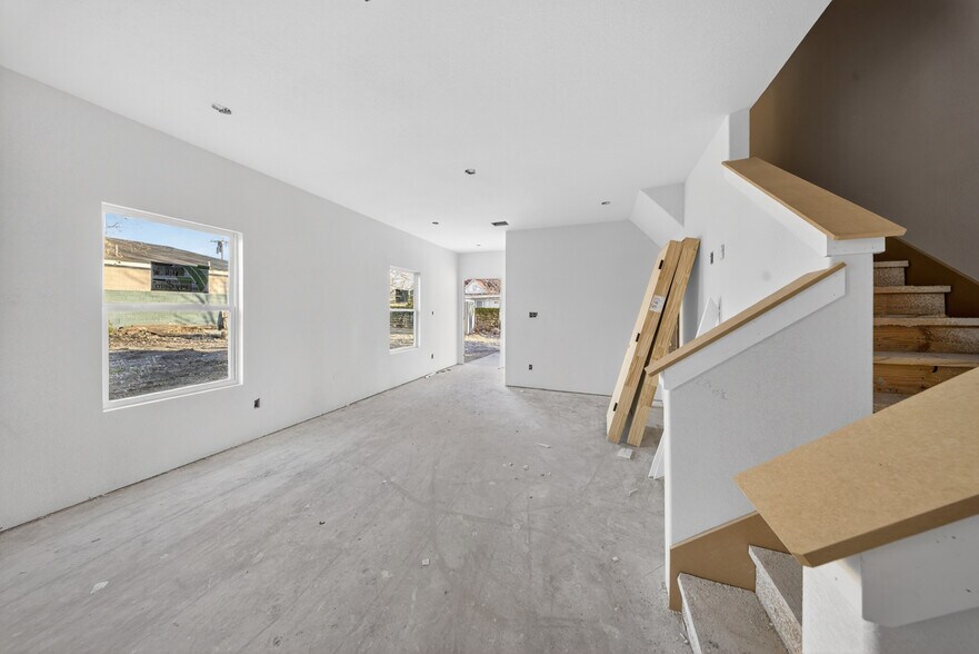 More Photos Of 525 Dakota St, San Antonio Multifamily For Sale