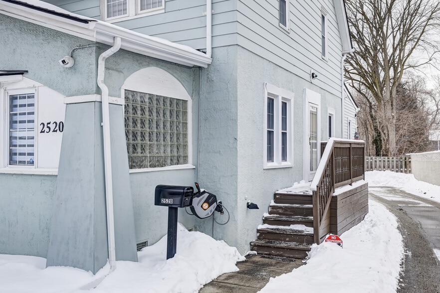 More Photos Of 2520 Rochester Rd, Royal Oak Office For Lease