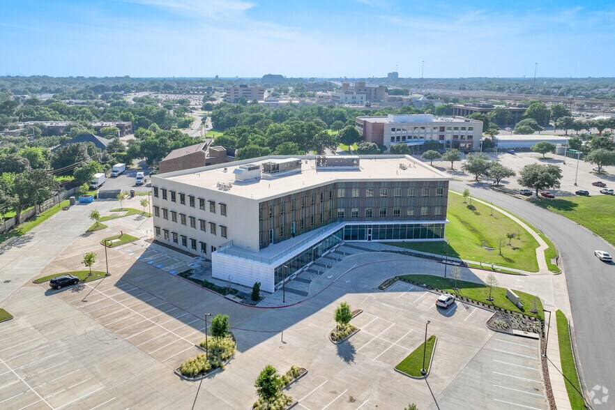 More Photos Of 2101 Westpark Ct, Euless Medical For Lease
