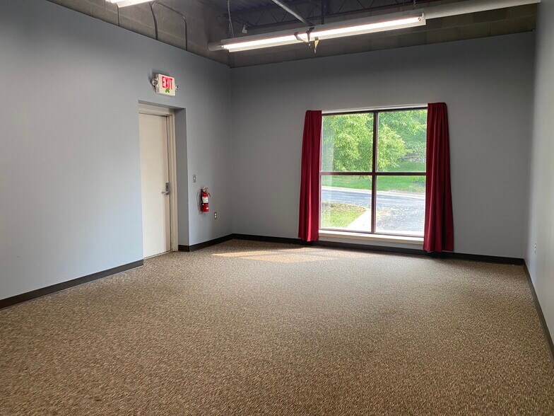 More Photos Of 7444 Dexter Ann Arbor Rd, Dexter Office For Lease