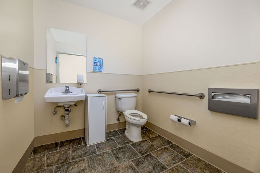 More Photos Of 345 Crown Point Cir, Grass Valley Flex For Lease