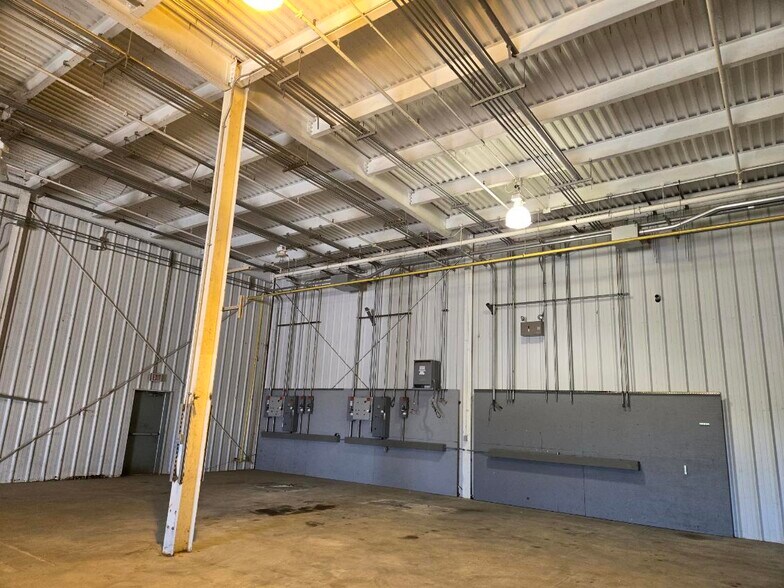More Photos Of 1340 Valley Industrial Blvd, Valley Distribution For Lease