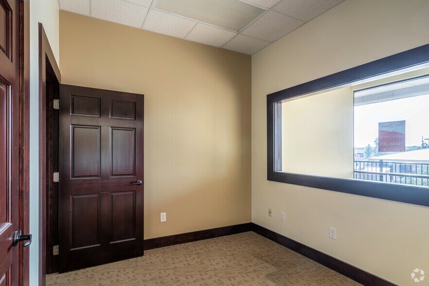 More Photos Of 9701 N Sam Houston Pky, Humble Office For Lease