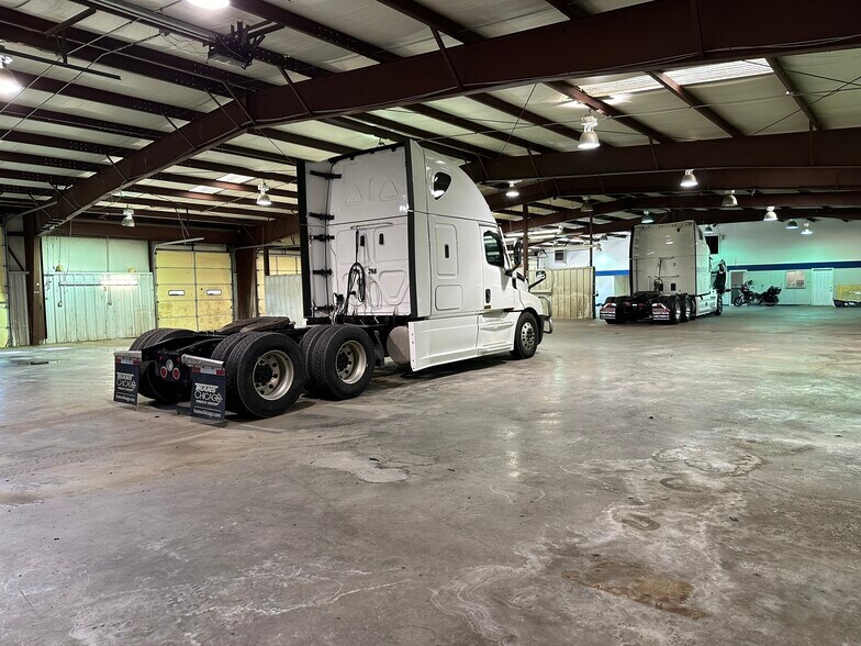 More Photos Of 8201 State Highway 66, Tulsa Showroom For Sale