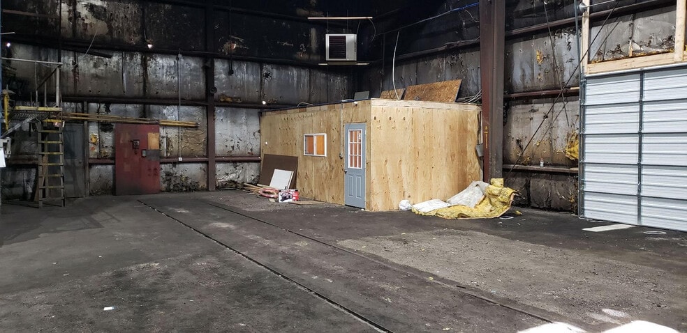 More Photos Of 510 S Harding St, Indianapolis Warehouse For Lease