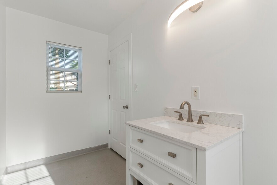 More Photos Of 6476 N 35th St W, Porter Trailer Camper Park For Sale