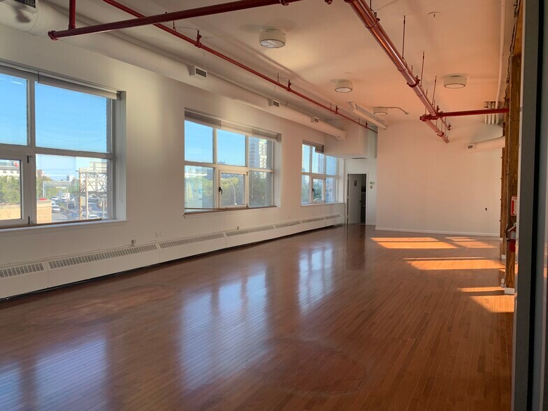 More Photos Of 110 York St, Brooklyn Office For Lease