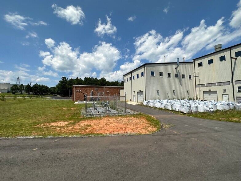 More Photos Of 119 Metrolina Dr, Shelby Manufacturing For Sale
