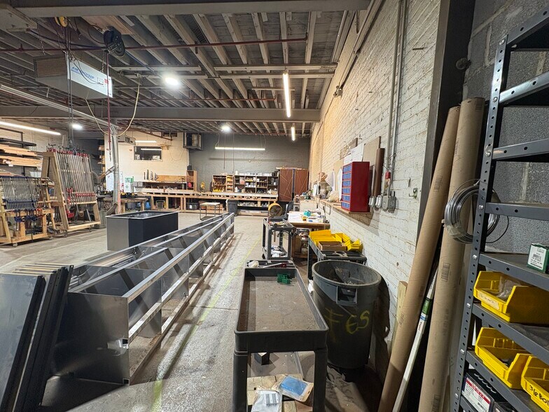 More Photos Of 18 Bay St, Brooklyn Light Manufacturing For Lease