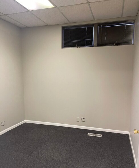 More Photos Of 5907 Highgrove Rd, Grandview Office For Lease