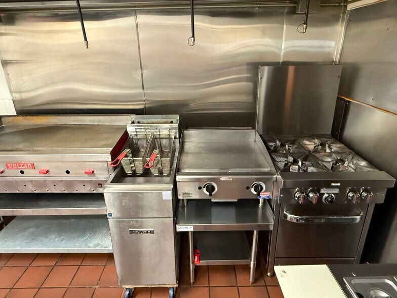 More Photos Of 5402 S Zarzamora St, San Antonio Restaurant For Sale