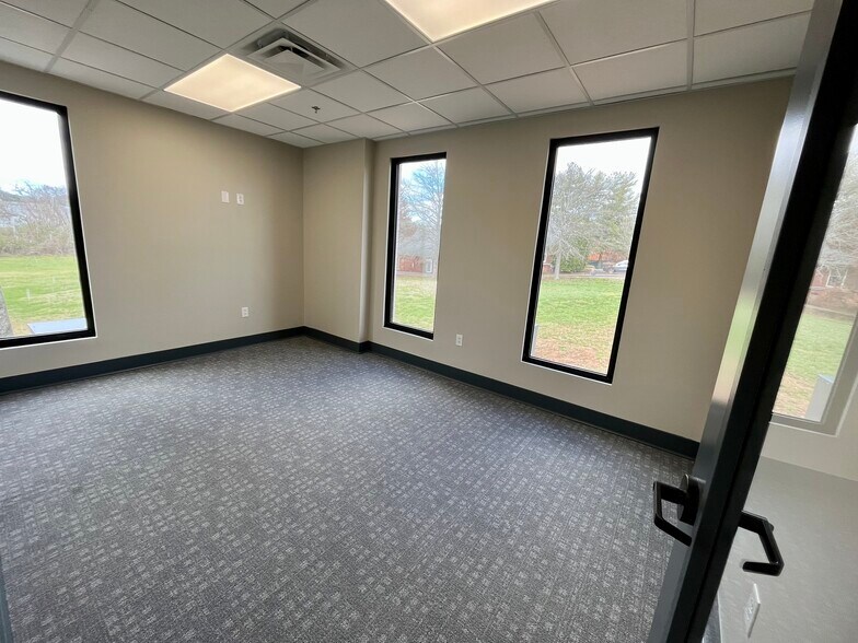 More Photos Of 307 Southgate Ct, Brentwood Medical For Lease