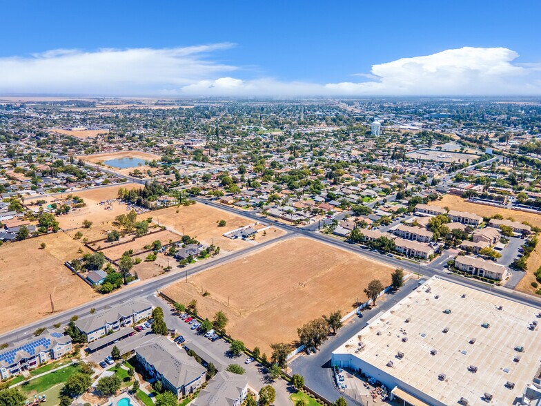 More Photos Of NEC Country Club Dr & Sherwood Ave, Madera Land For Sale