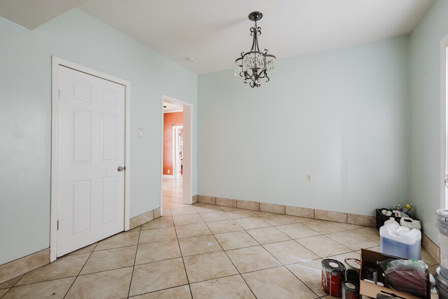 More Photos Of , Lexington Specialty For Sale