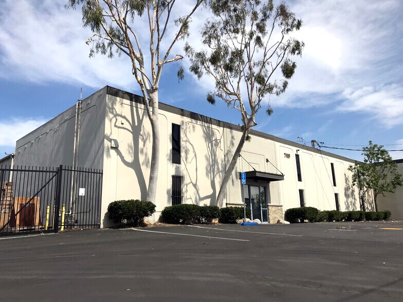 More Photos Of 7103 Fair Ave, North Hollywood Warehouse For Lease