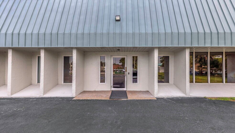 More Photos Of 10781 75th St N, Seminole Light Manufacturing For Lease