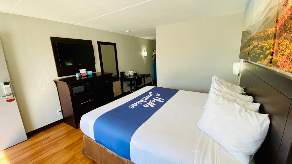 More Photos Of 484 Moody Dr, Maysville Hotel For Sale