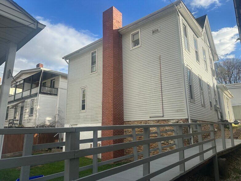 More Photos Of 142 W Main St, Windsor Apartments For Sale