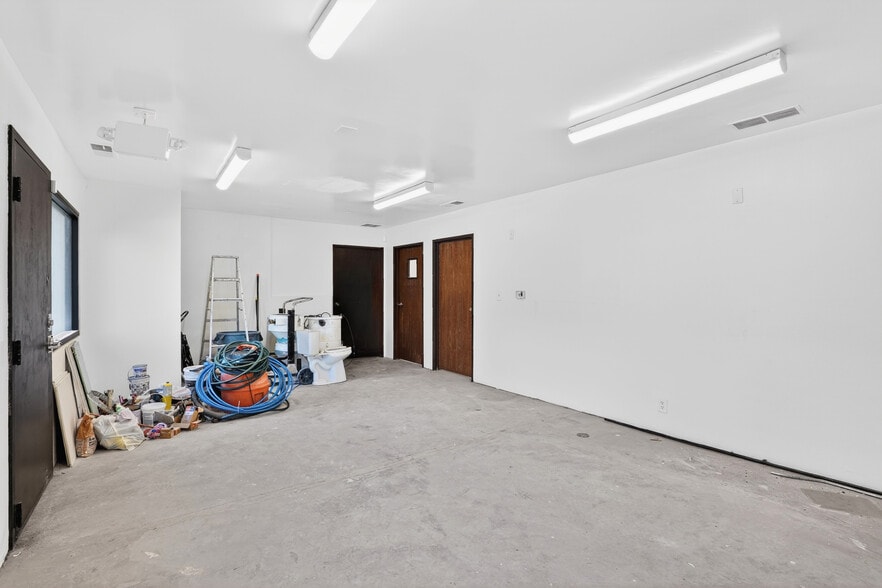More Photos Of 5411 Valley Blvd, Los Angeles Warehouse For Lease