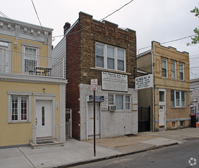 Primary Photo Of 230 Jefferson St, Newark Medical For Sale