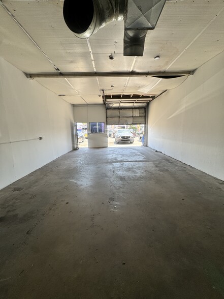 More Photos Of 2302-2320 Cabrera Ave, San Bernardino Service For Lease