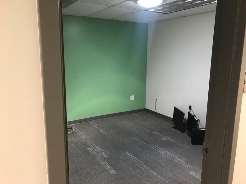 More Photos Of 330 N Reading Rd, Ephrata Unknown For Lease