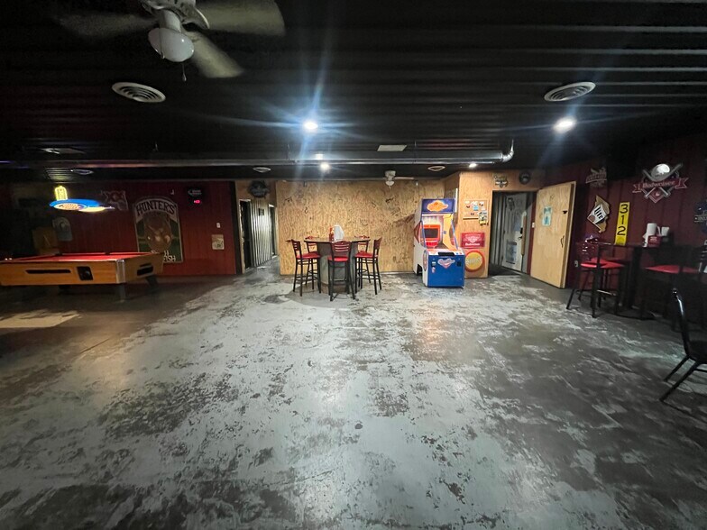 More Photos Of 219 Main St, Hale Flex For Sale