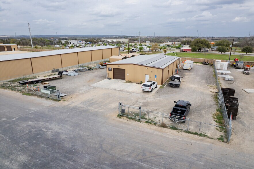 More Photos Of 7977 Old Bastrop Rd, New Braunfels Unknown For Lease