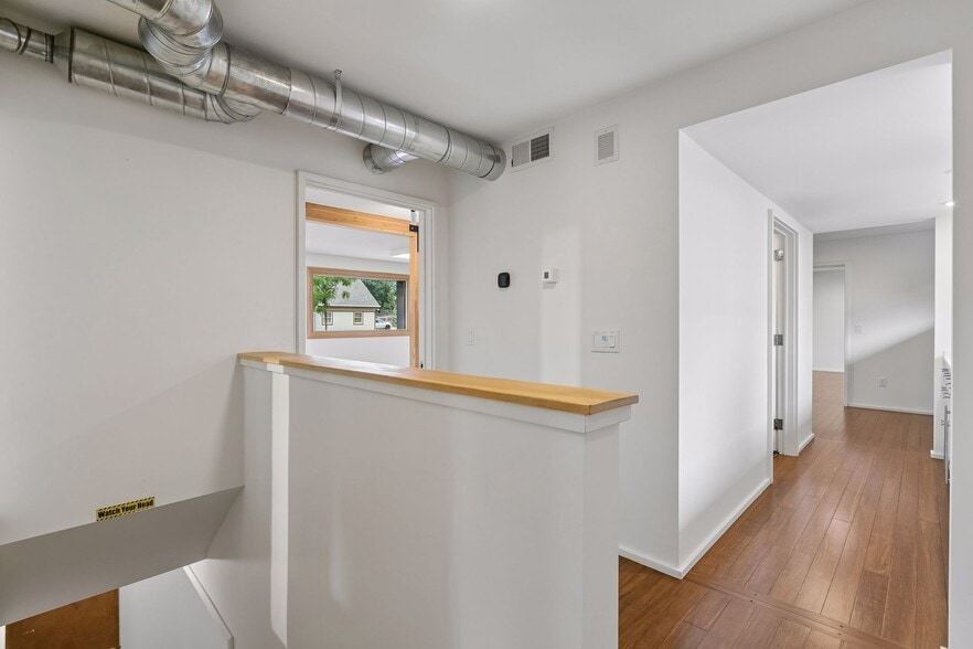 More Photos Of 901 NE 23rd Ave, Saint Anthony Office For Sale