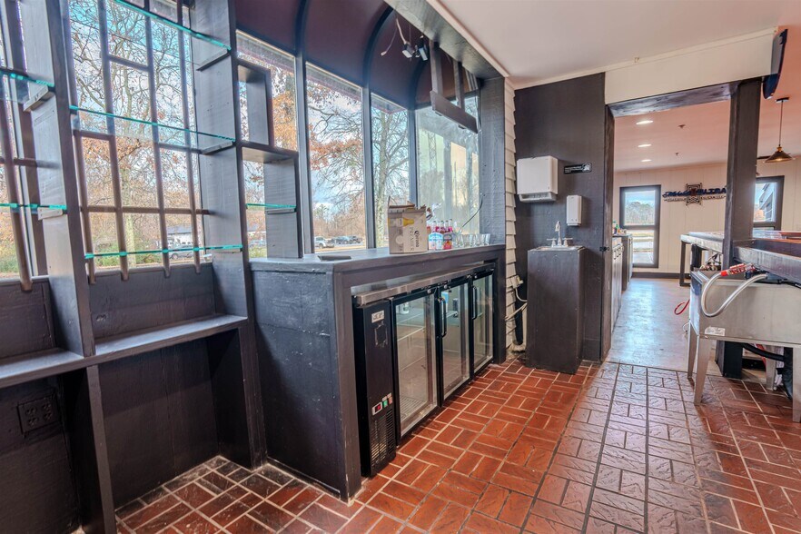 More Photos Of 4840 Hatch Blvd, Muscle Shoals Restaurant For Sale