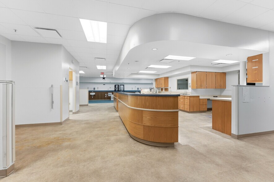 More Photos Of 378 Market Place Mall, Weston Medical For Lease