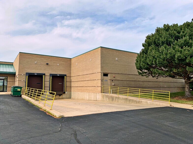 More Photos Of 461 Park Ave, Lake Villa Warehouse For Lease