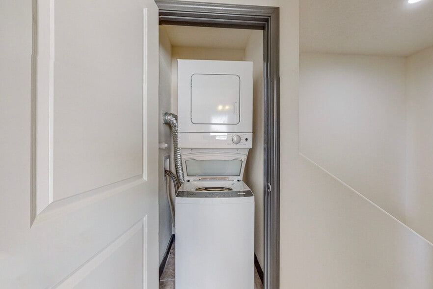 More Photos Of 615 Iron Ave SW, Albuquerque Apartments For Sale