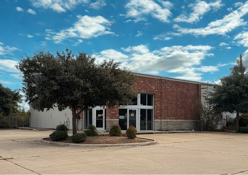 Primary Photo Of 2770 Osborn Ln, Bryan Showroom For Lease