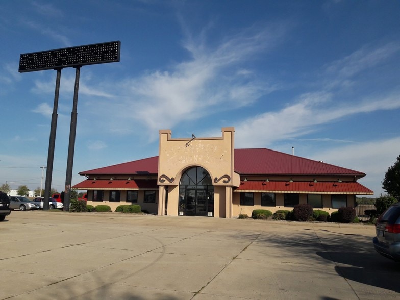 More Photos Of 210 N Lewis Ave, Oglesby Restaurant For Lease