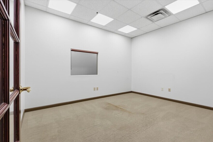 More Photos Of 6170 Ridgeview Ct, Reno Office For Lease